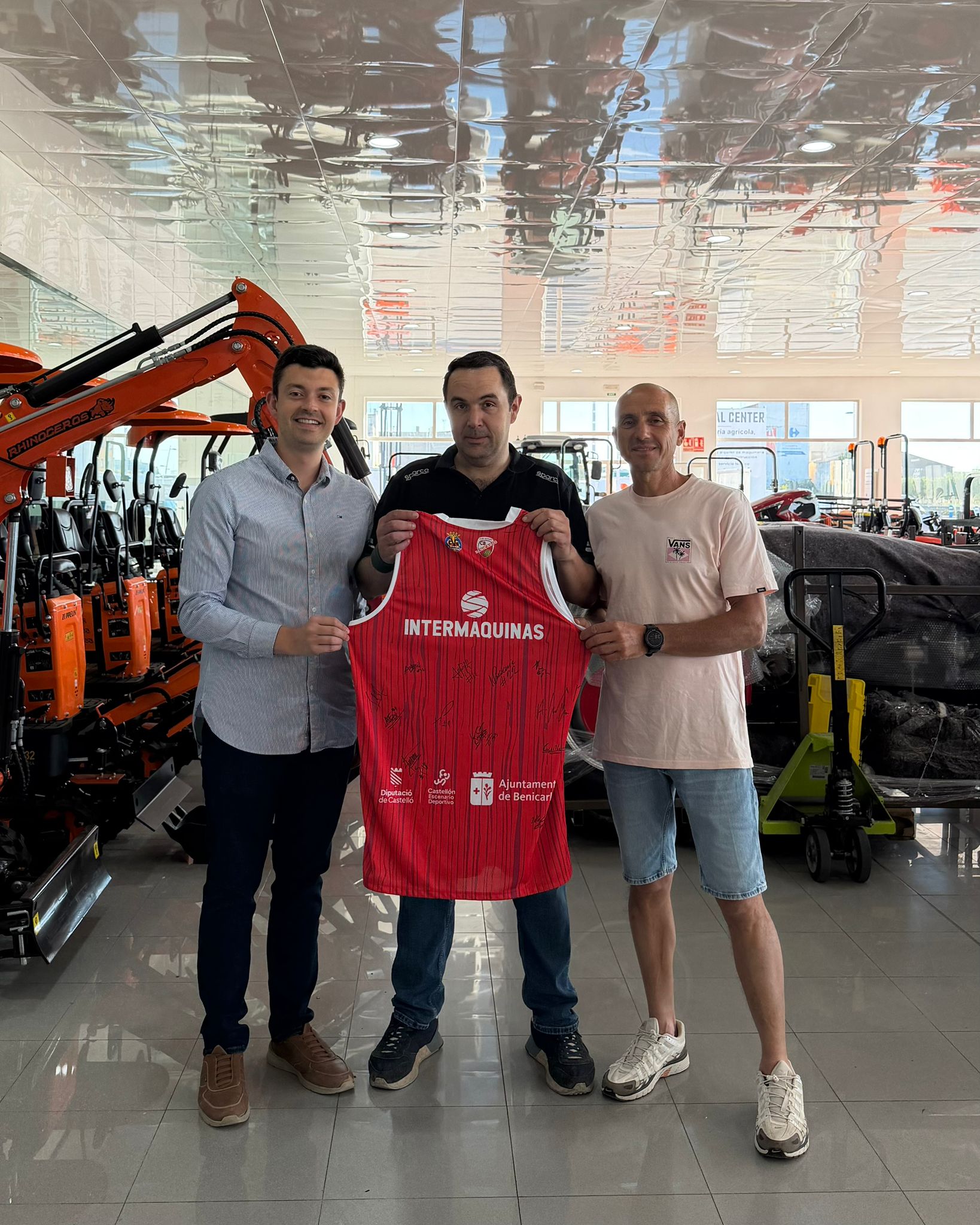 En este momento estás viendo LA EMPRESA INTERMAQUINAS SE CONVIERTE EN EL PATROCINADOR PRINCIPAL DEL CLUB BALONCESTO BENICARLÓ PARA LA TEMPORADA 2026-2027